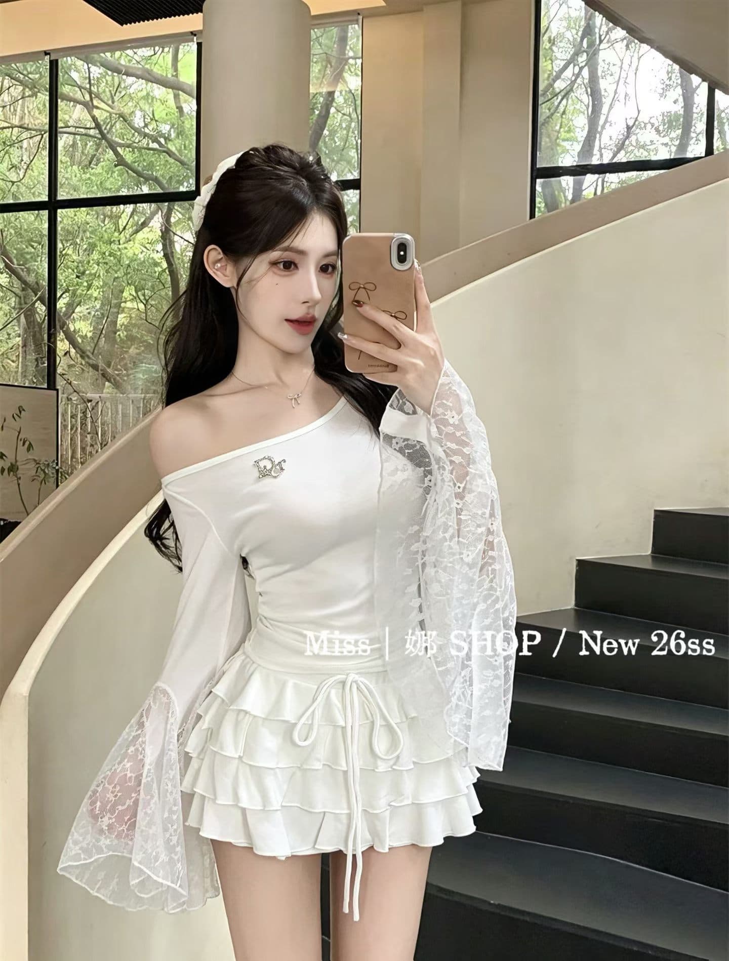 lina 비스듬한 어깨 보트넥 맨위 패치워크 시스루 레이스 나팔 소매 하이웨이스트 펌프 로프 다중 레이어 케이크 미니 스커트 상세 이미지 3