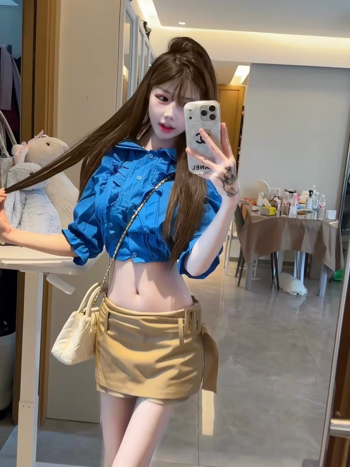 프랑스식 베이비 칼라 긴팔 여성 셔츠 가을 26 새로운 디자인 센스 몸매 가꾸기 셔츠 품격 쇼트 스타일 이슬 뼈의 맨위