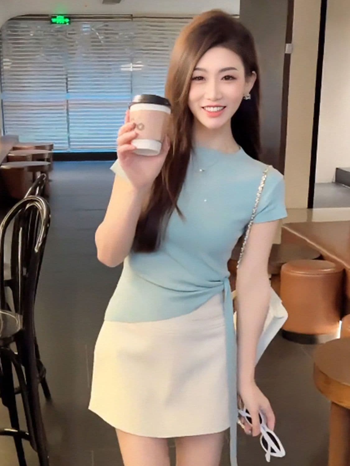 작은 대중 디자인 센스 패션 라운드 넥 긍정적 인 어깨 불규칙 스트랩 티셔츠 여성 2026 여름 허리 수축 다용도 맨위 여성 상세 이미지 16