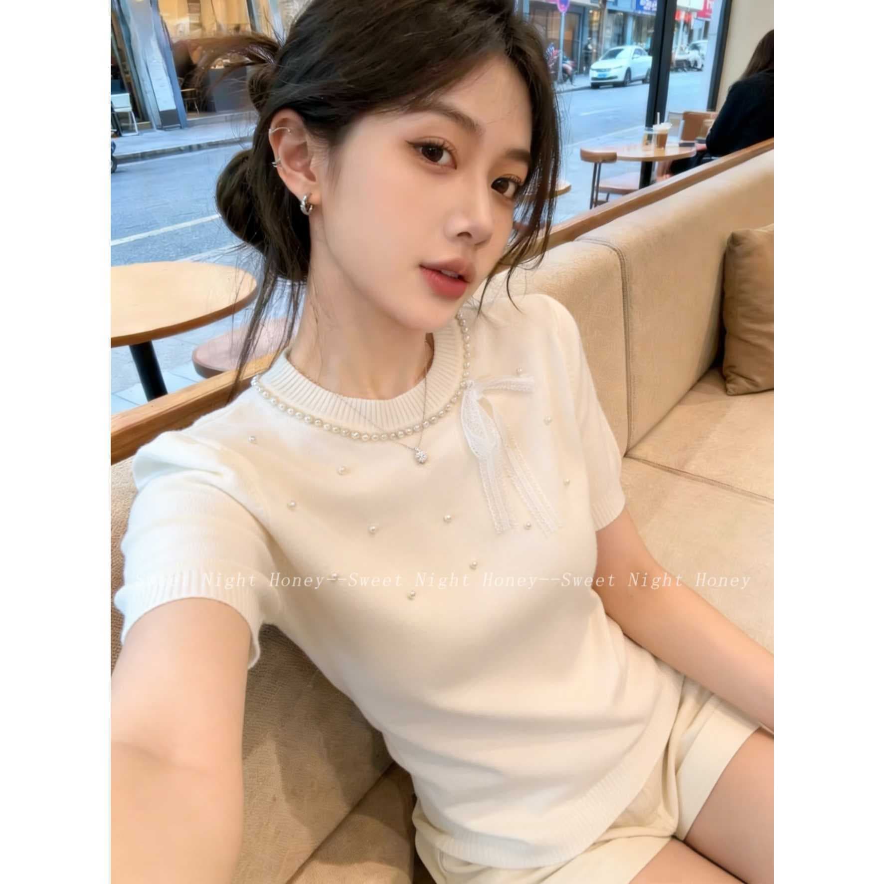 작은 샤넬 스타일 진주 나비 매듭 반팔 니트 스웨터 여성 여름 새로운 품격 연령 감소 패션 다용도 티셔츠 맨위 이미지 3