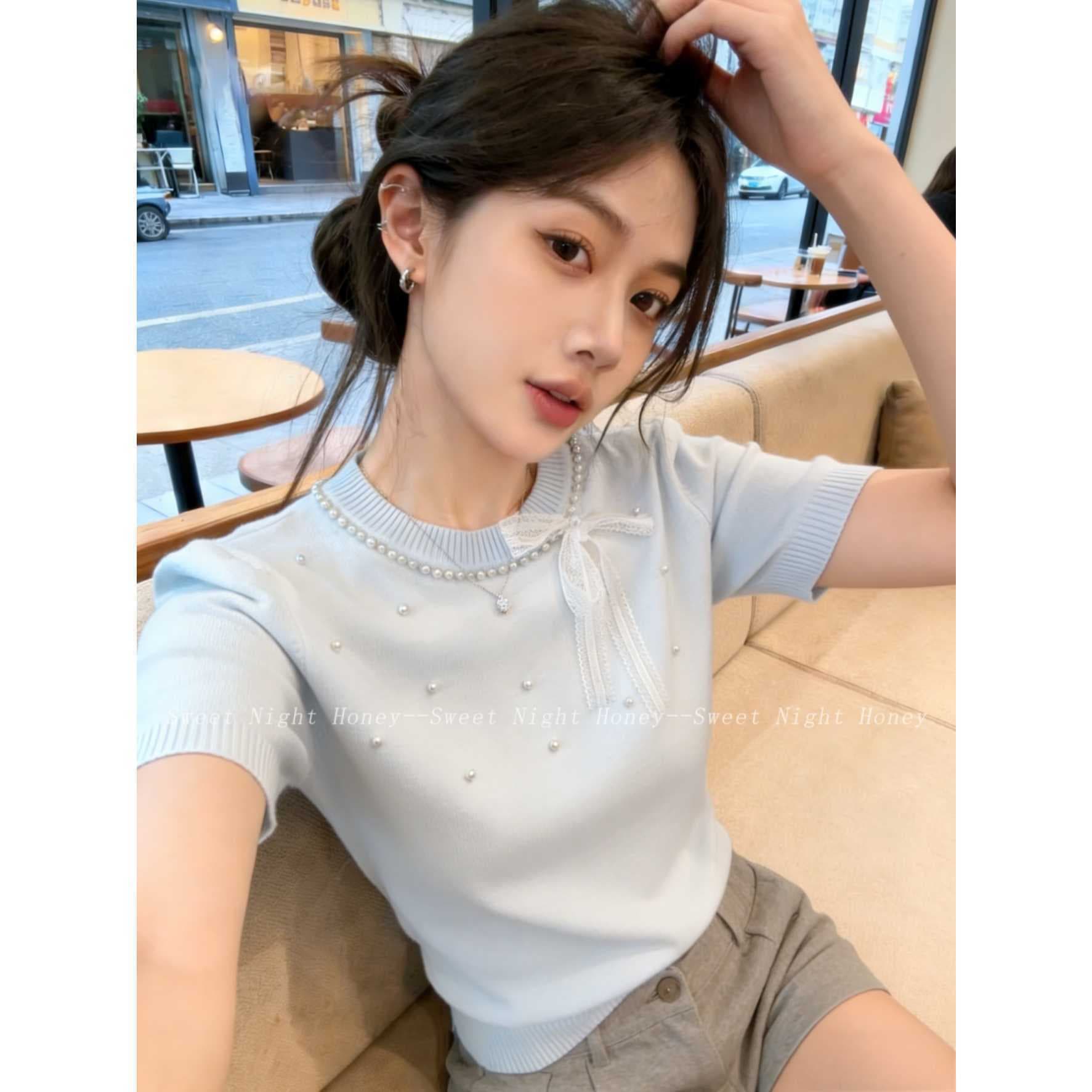 작은 샤넬 스타일 진주 나비 매듭 반팔 니트 스웨터 여성 여름 새로운 품격 연령 감소 패션 다용도 티셔츠 맨위 이미지 4