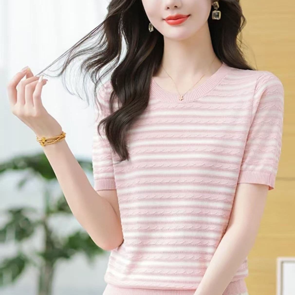 여름 새로운 얼음 실크 티셔츠 반팔 얇은 스타일 맨위 루즈핏 패션 라운드 넥 스트라이프 슬림해 보이는 다용도 니트 스웨터 여성 상세 이미지 2
