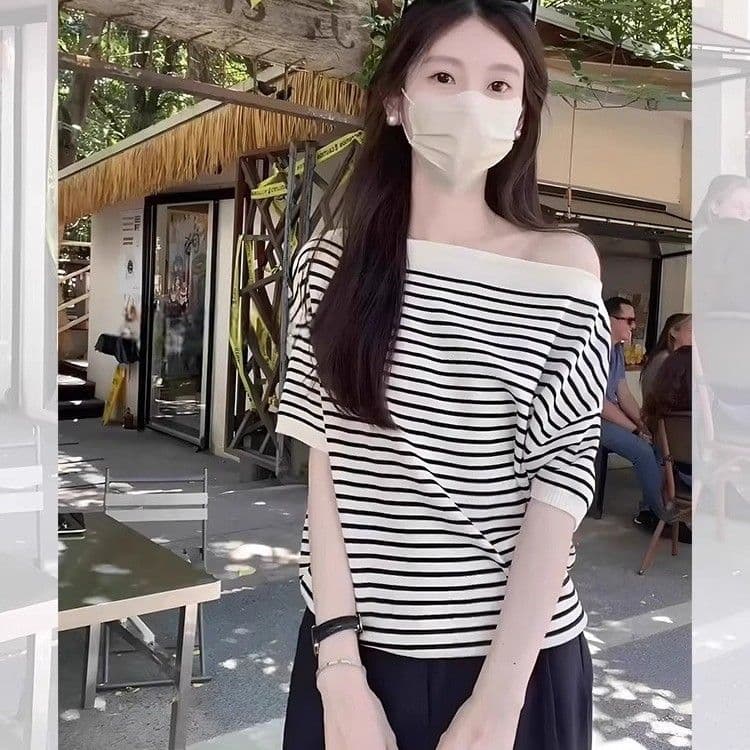 한 부서 오프숄더 맨위 디자인 센스 여성 반팔 티셔츠 여름 스트라이프 얼음 실크 니트 스웨터 연령 감소 맨위 여성 상세 이미지 3