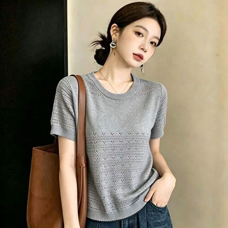 여름 패션 디자인 센스 홀로우 아웃 자수 라운드 넥 시원한 얼음 실크 니트 스웨터 표지 고기 디스플레이 슬림해 보이는 연령 감소 맨위 여성