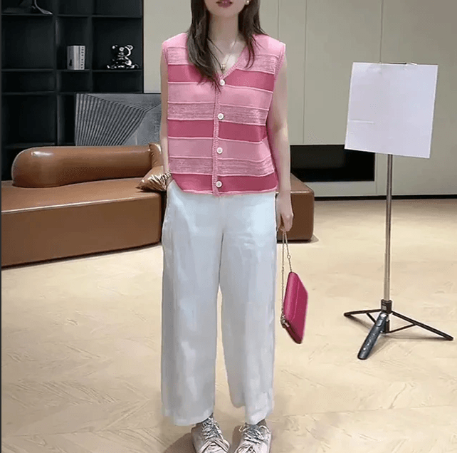 패션 V넥 스트라이프 배색 민소매 주간 실크 아마 니트 스웨터 조끼 여자 여름 새로운 루즈핏 슬림해 보이는 맨위 상세 이미지 4