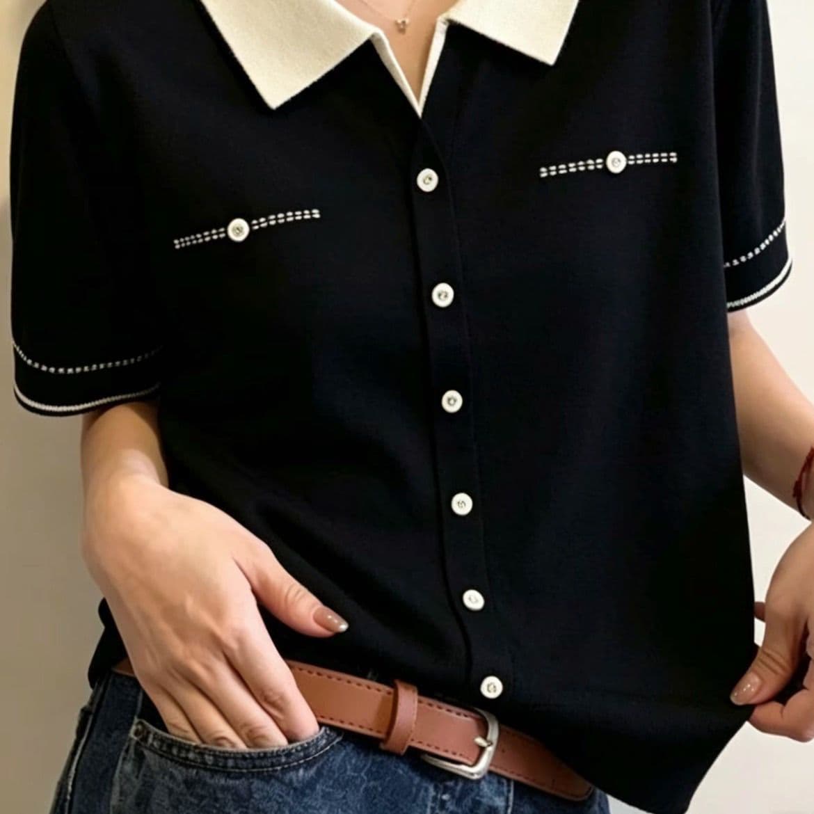 한 부서 캐주얼 POLO 칼라 디스플레이 화이트 다용도 얼음 실크 니트 스웨터 패션 배색 슬림해 보이는 연령 감소 반팔 티셔츠 맨위 상세 이미지 5