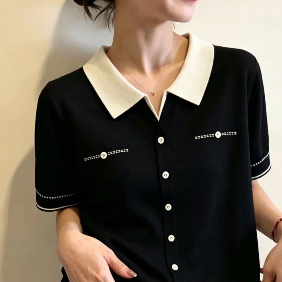한 부서 캐주얼 POLO 칼라 디스플레이 화이트 다용도 얼음 실크 니트 스웨터 패션 배색 슬림해 보이는 연령 감소 반팔 티셔츠 맨위 상세 이미지 7