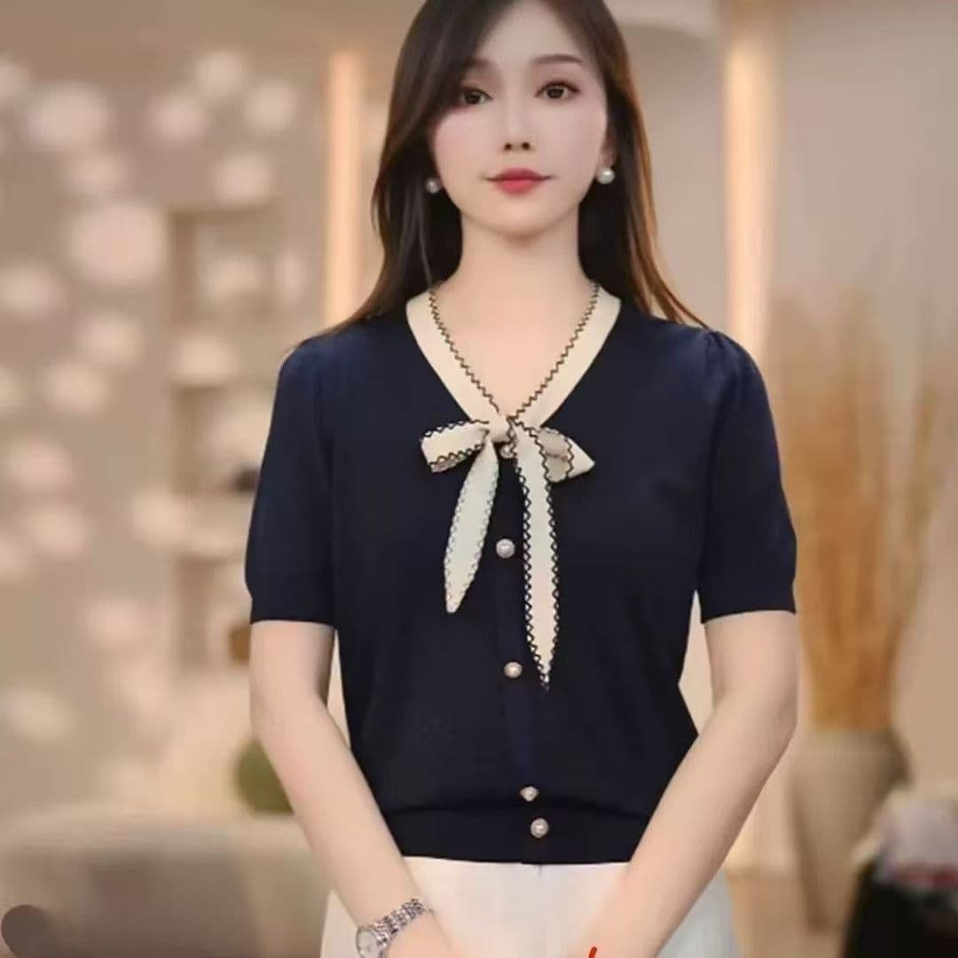 부드러운 프랑스식 여름 새로운 느긋한 슬림해 보이는 얼음 실크 니트 맨위 작은 샤넬 스타일 나비 매듭 V넥 반팔 티셔츠 여성 이미지 4