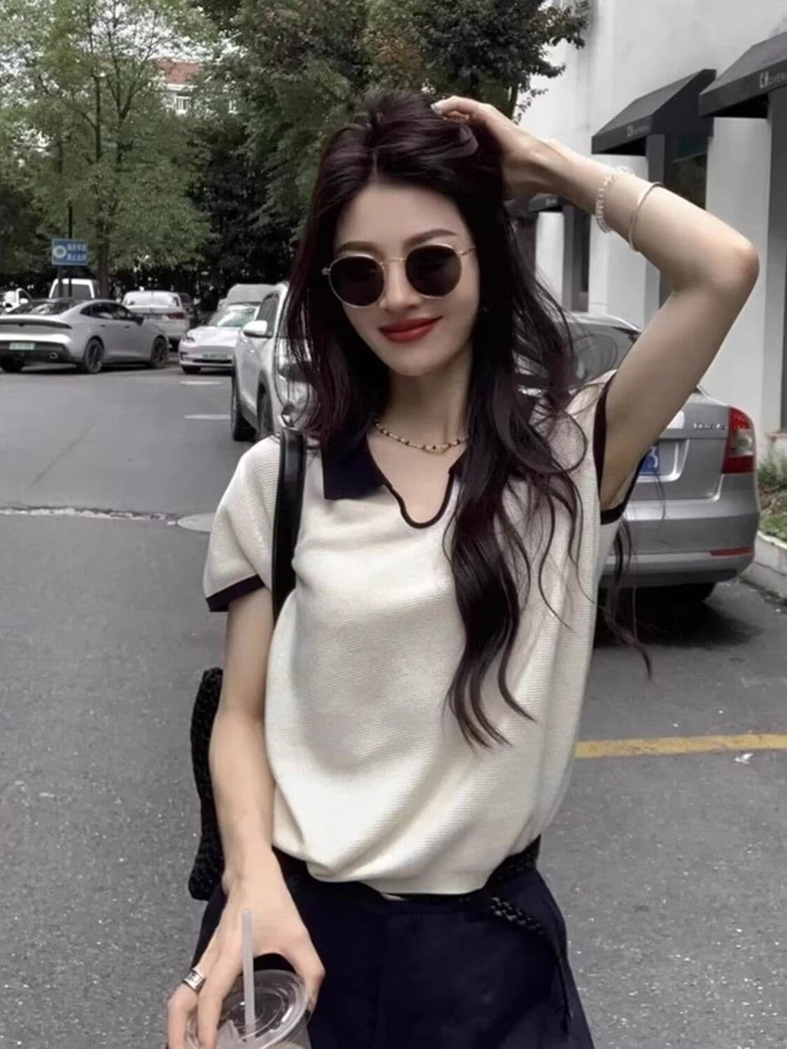 폴로 칼라 배색 얇은 스타일 얼음 실크 니트 반팔 티셔츠 여성 새로운 여름 고급 센스 긍정적 인 어깨 Chic 품격 맨위 상세 이미지 11
