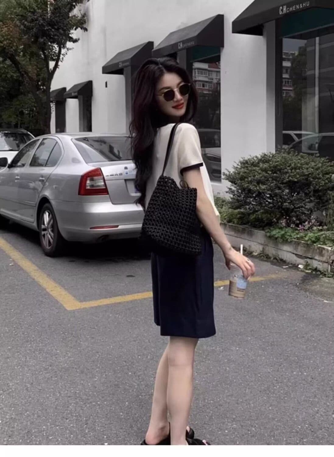 폴로 칼라 배색 얇은 스타일 얼음 실크 니트 반팔 티셔츠 여성 새로운 여름 고급 센스 긍정적 인 어깨 Chic 품격 맨위 상세 이미지 17