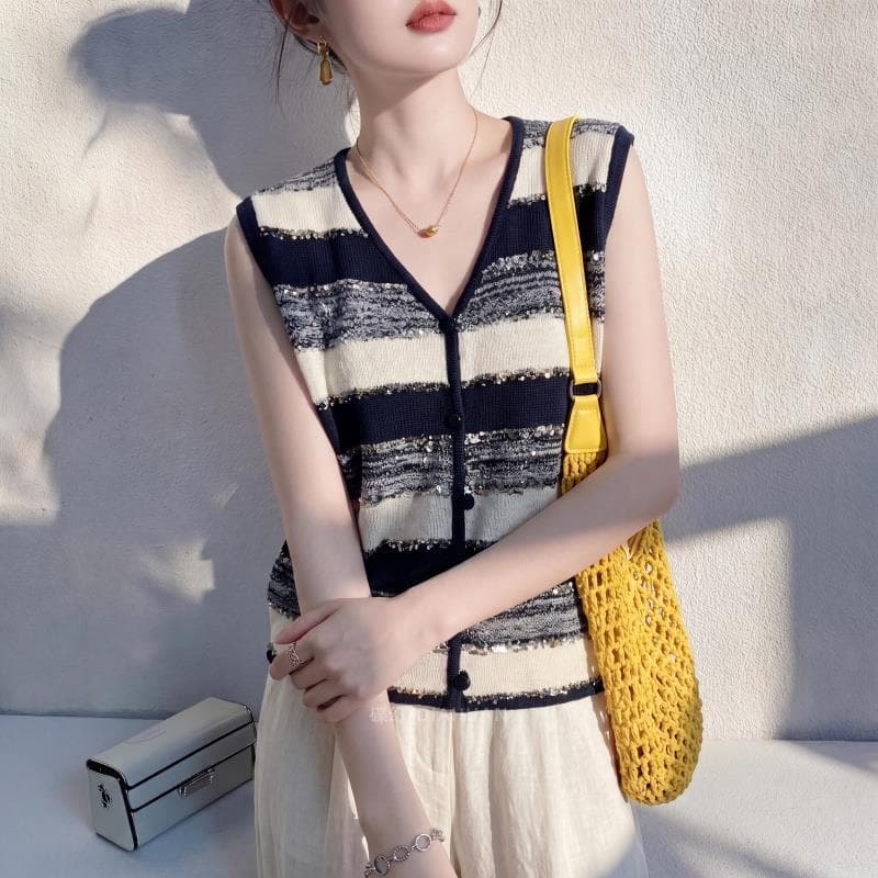 오래된 돈 바람 배색 V넥 니트 조끼 여성 여름 새로운 디자인 센스 루즈핏 다용도 민소매 외출용 작은 셔츠 맨위 이미지 5