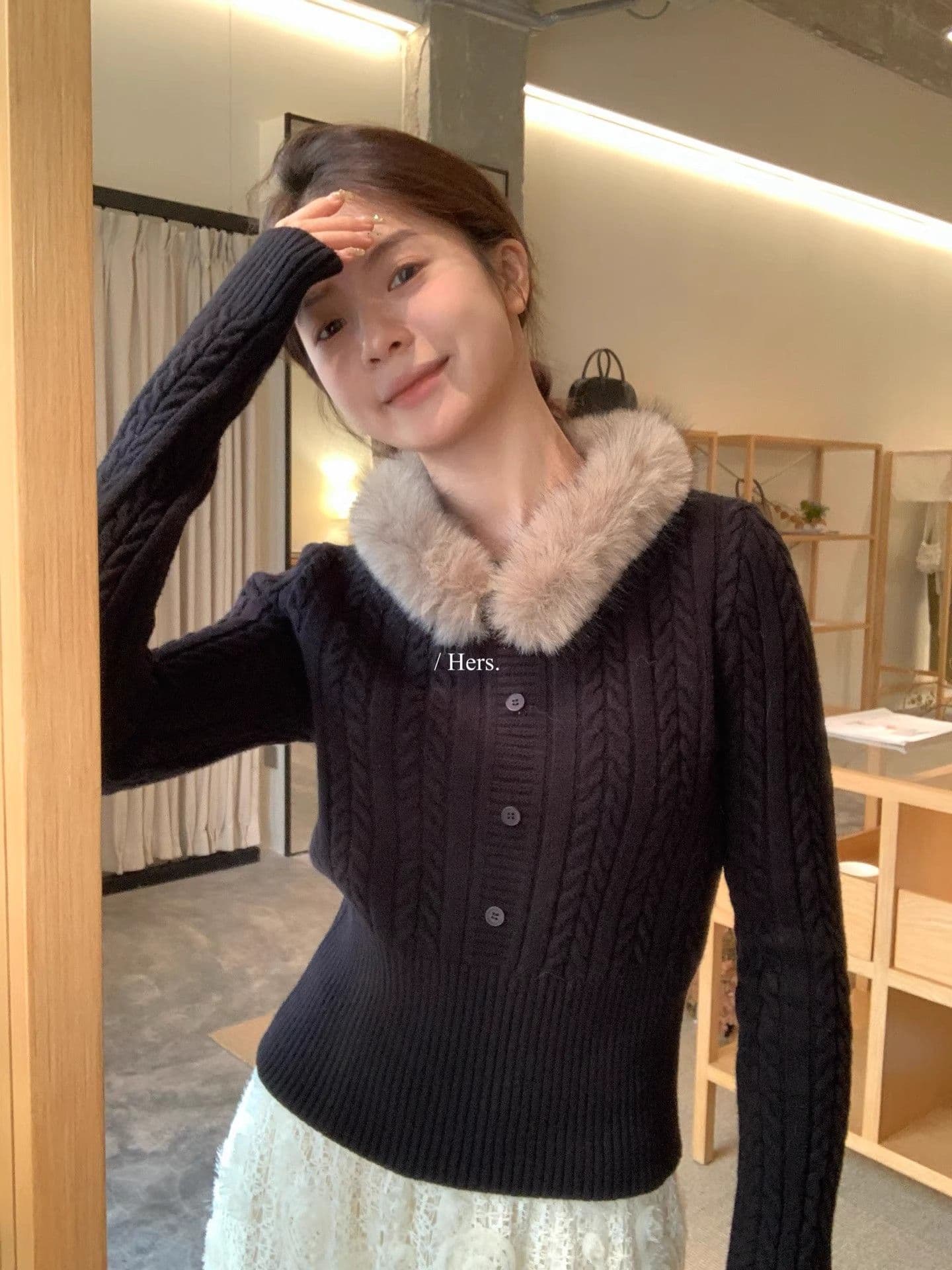 가을 겨울 새로운 패션 다용도 한국 스타일 품격 슬림해 보이는 니트 스웨터 탈착식 모피 칼라 꽈배기 절묘한 보온 스웨터 상세 이미지 19