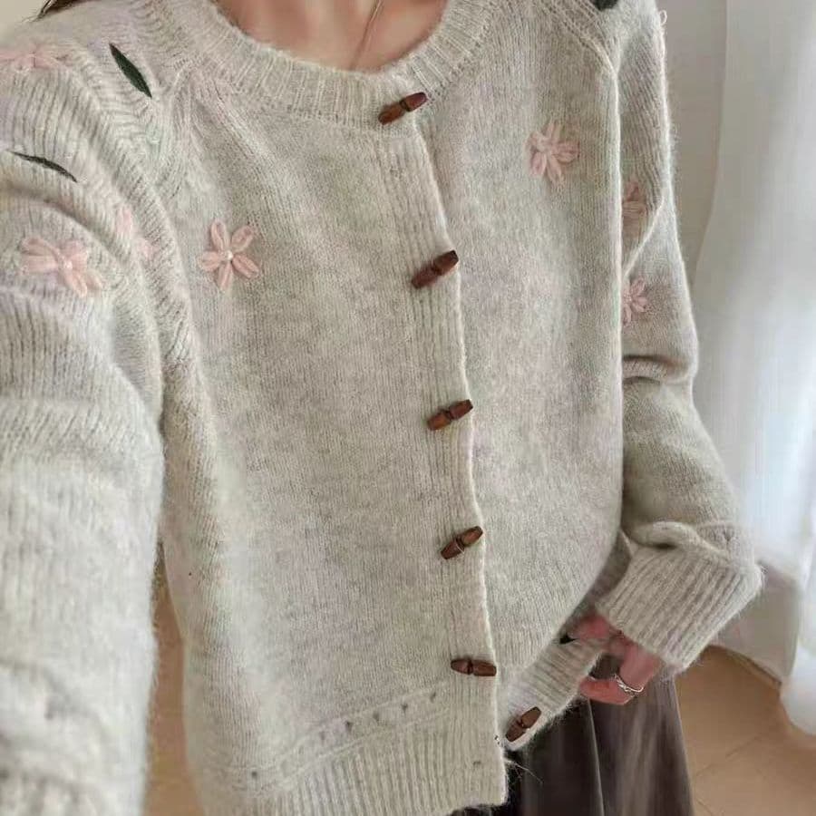 가을 겨울 새로운 꽃 자수 소뿔 버클 스웨터 다용도 슬림해 보이는 고급 센스 패션 자수 꽃 오픈 가디건 맨위 상세 이미지 15