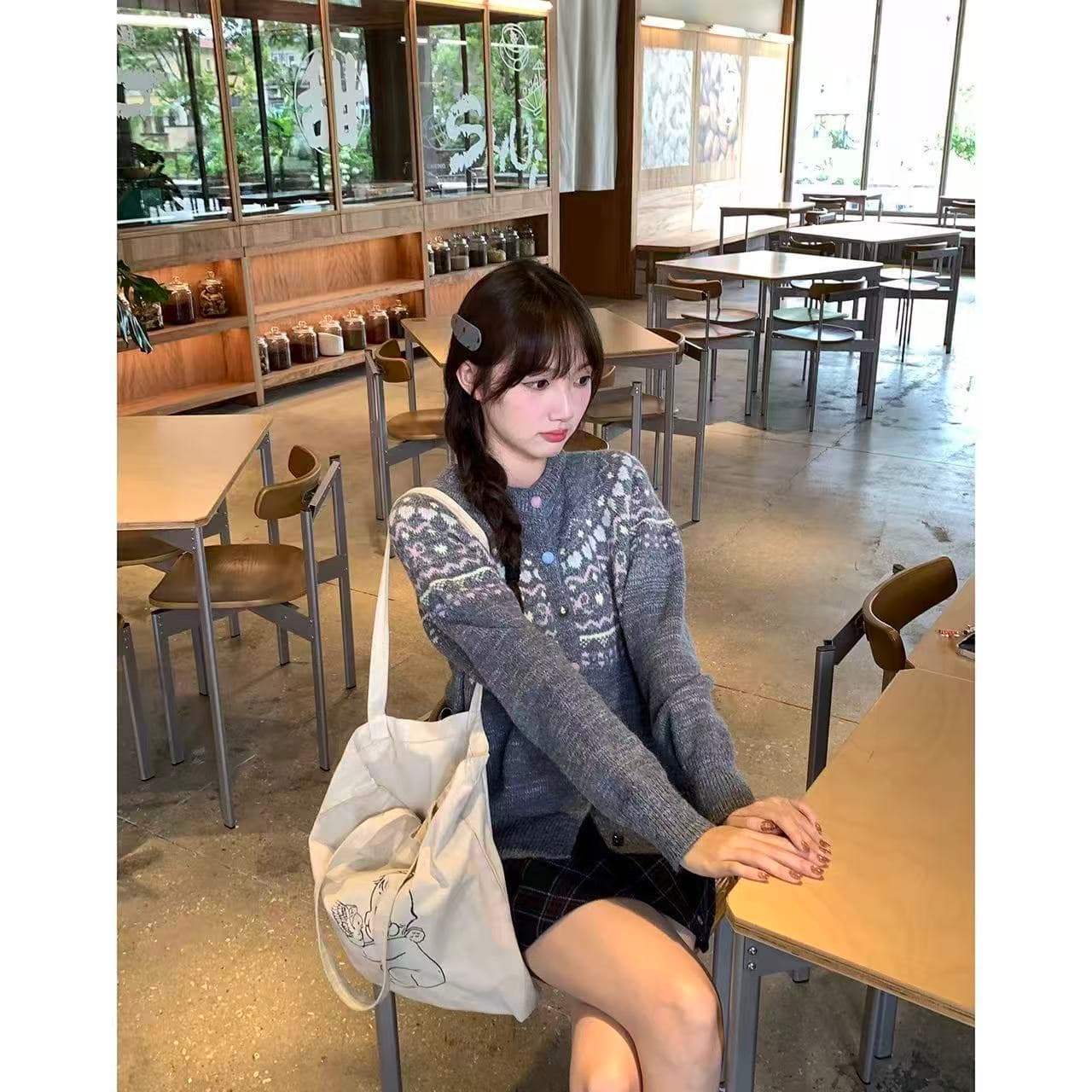 새로운 한 부서 가을 겨울 패션 배색 다용도 자카드 부드러운 찹쌀 니트 오픈 가디건 색상 단추 스웨터 여성 코트 상세 이미지 8