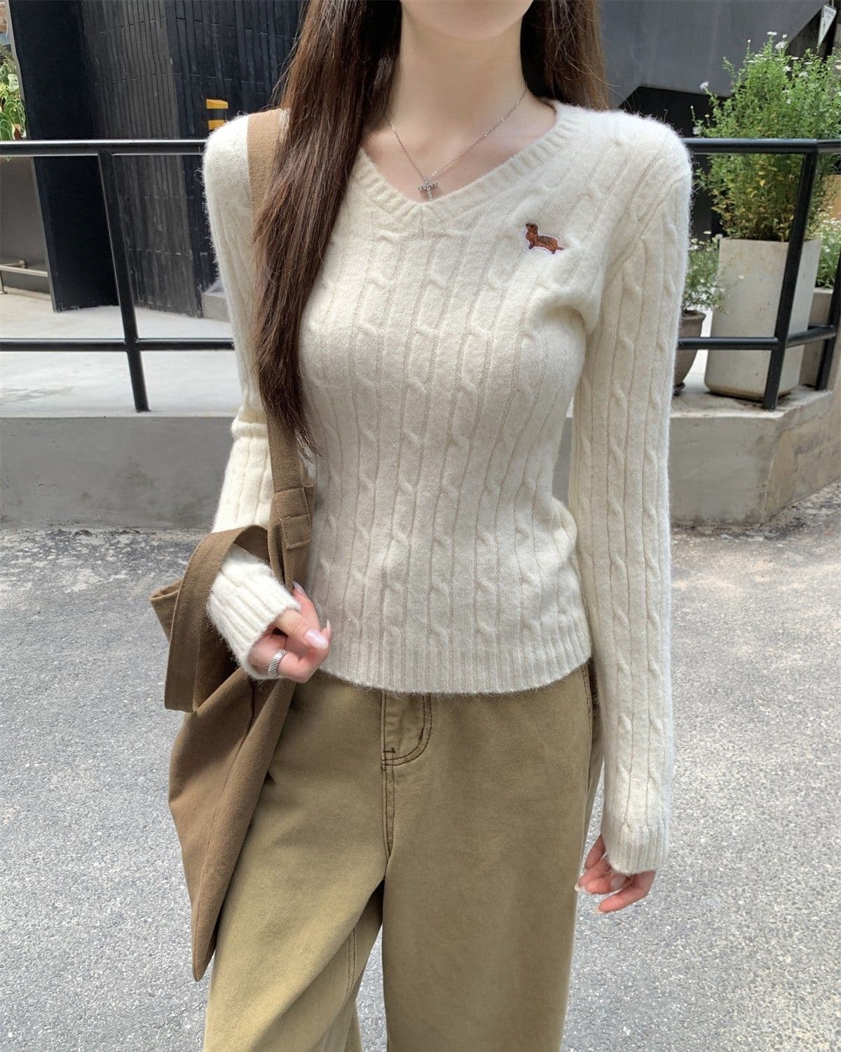 가을 겨울 한국 스타일 꽈배기 V넥 자수 디자인 센스 몸매 가꾸기 부드러운 찹쌀 인사이드 가져 가라. 기본 셔츠 고급 니트 스웨터 맨위 상세 이미지 7