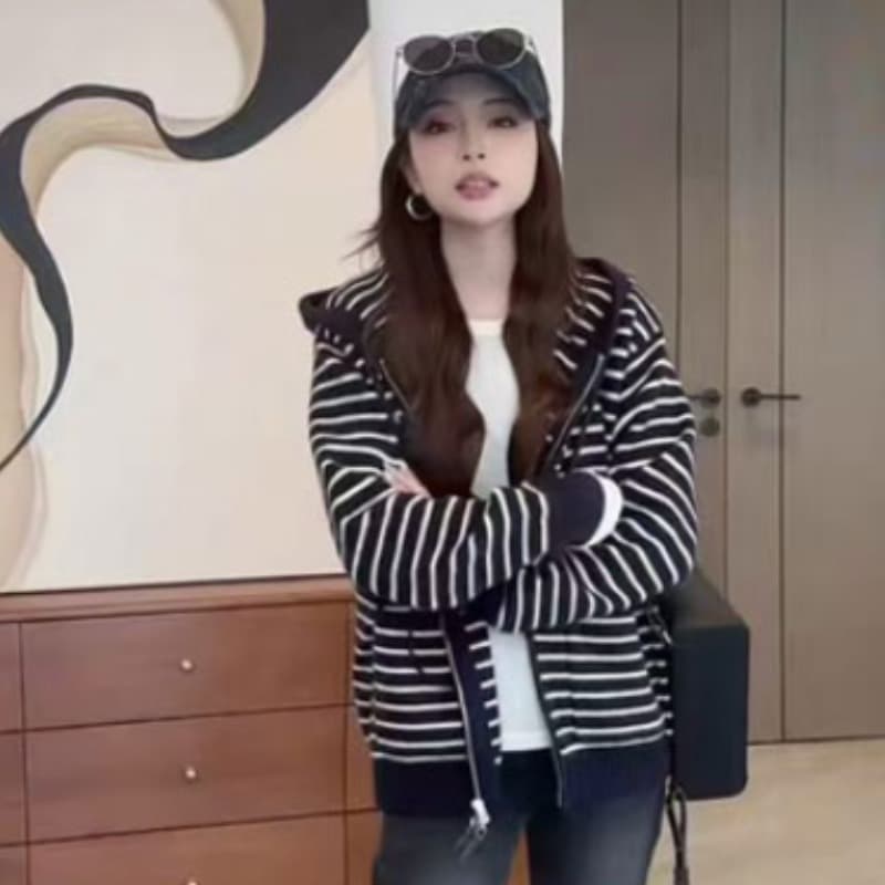 느긋한 스트라이프 후드 지퍼 니트 오픈 가디건 여성 새로운 캐주얼 연령 감소 루즈핏 슬림해 보이는 다용도 스웨터 여성 코트