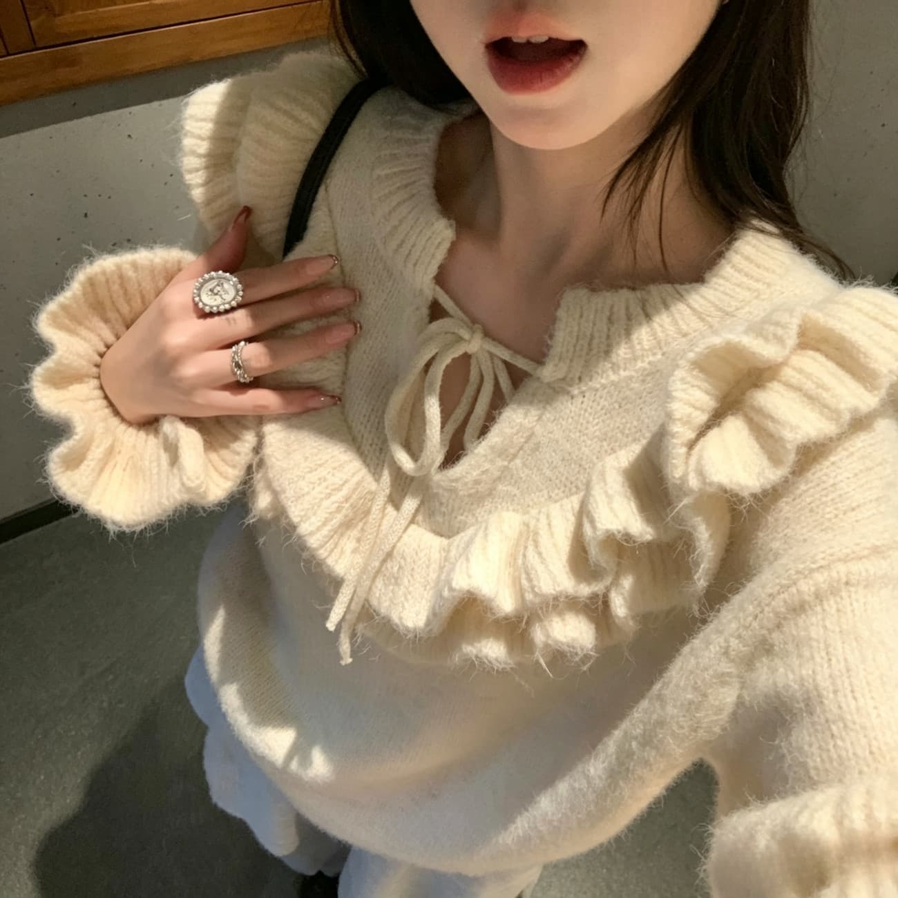 패션 프릴 레이스업 스웨터 여자 새로운 가을 겨울 느긋한 바람 우유 씽 하는 소리 부드러운 찹쌀 니트 스웨터 보온 맨위 상세 이미지 14