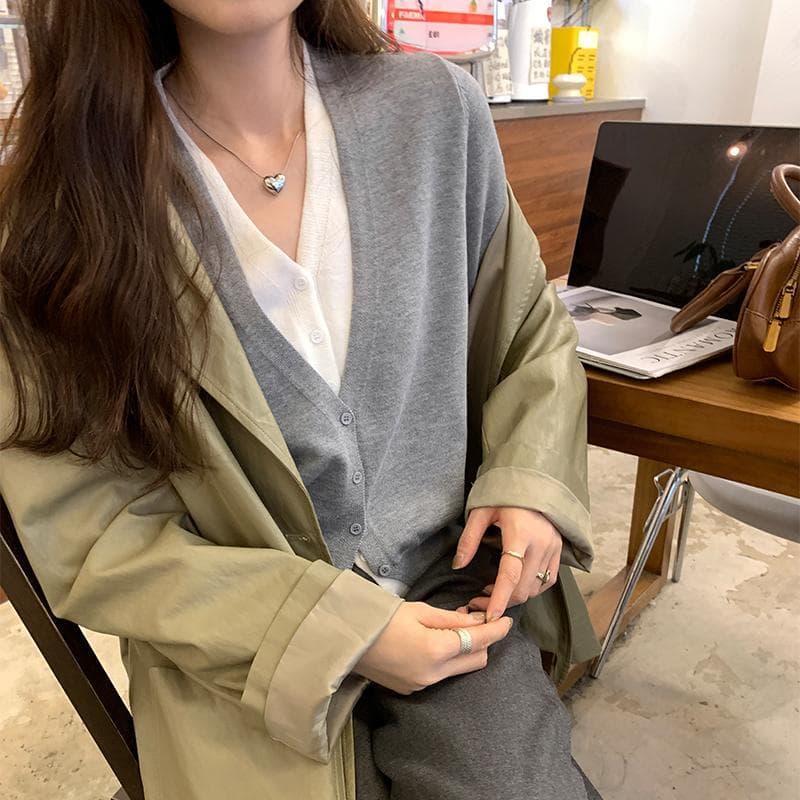 페이크 레이어드 V넥 패치워크 색상 Chic 니트 오픈 가디건 여성 새로운 느긋한 바람 쇼트 스타일 스웨터 슬림해 보이는 재킷 맨위 여성