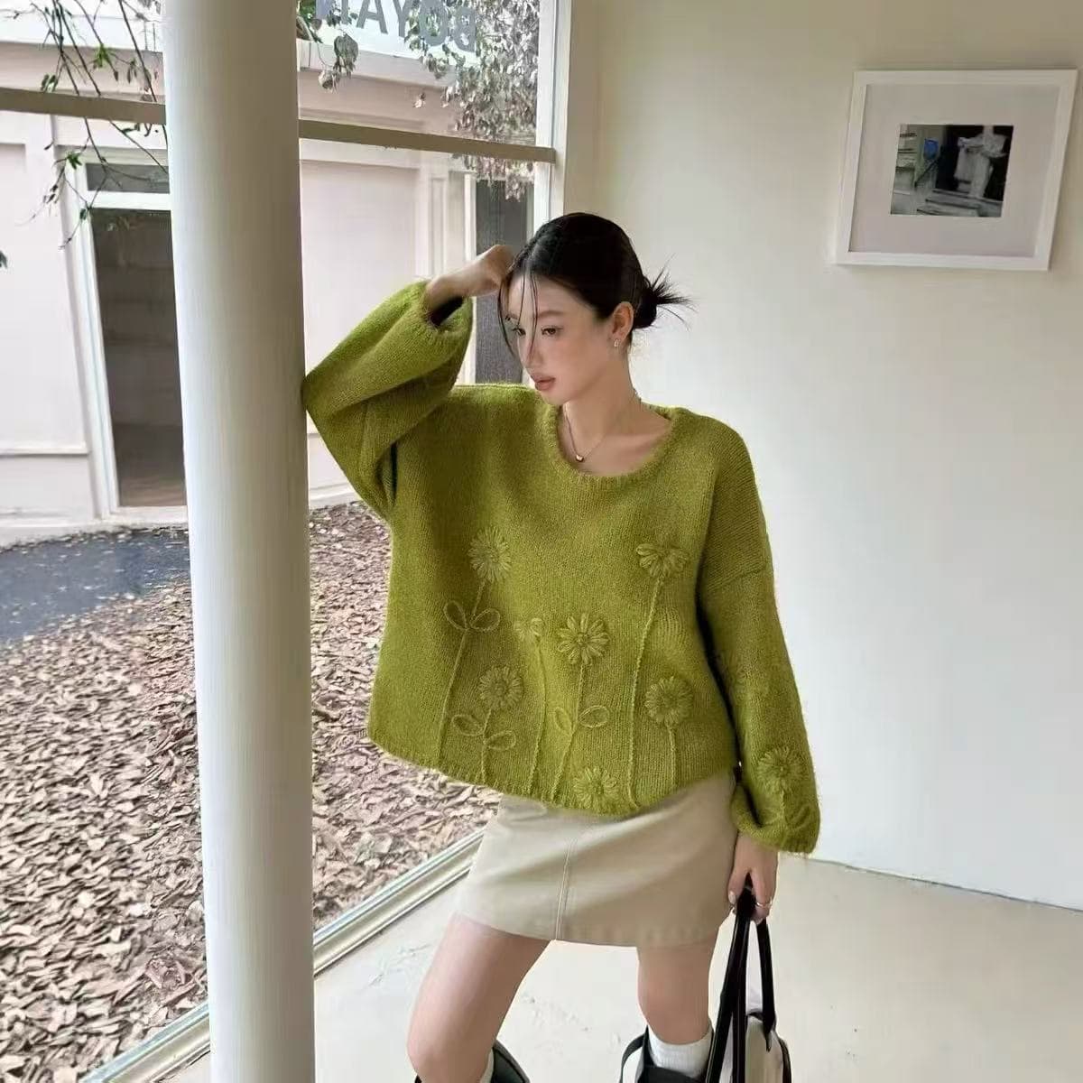 봄 가을 새로운 한국 스타일 미니멀리즘 패션 3 차원 자수 캐주얼 루즈핏 느긋한 슬림해 보이는 라운드 넥 긴팔 단색 맨위 상세 이미지 7