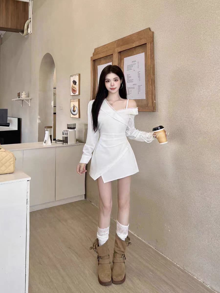 회화 솔루션 wahju 부드러운 홀 카드 가을 레이스 레이스 디자인 비스듬한 어깨 슬립 베이지 색 드레스 이미지 3