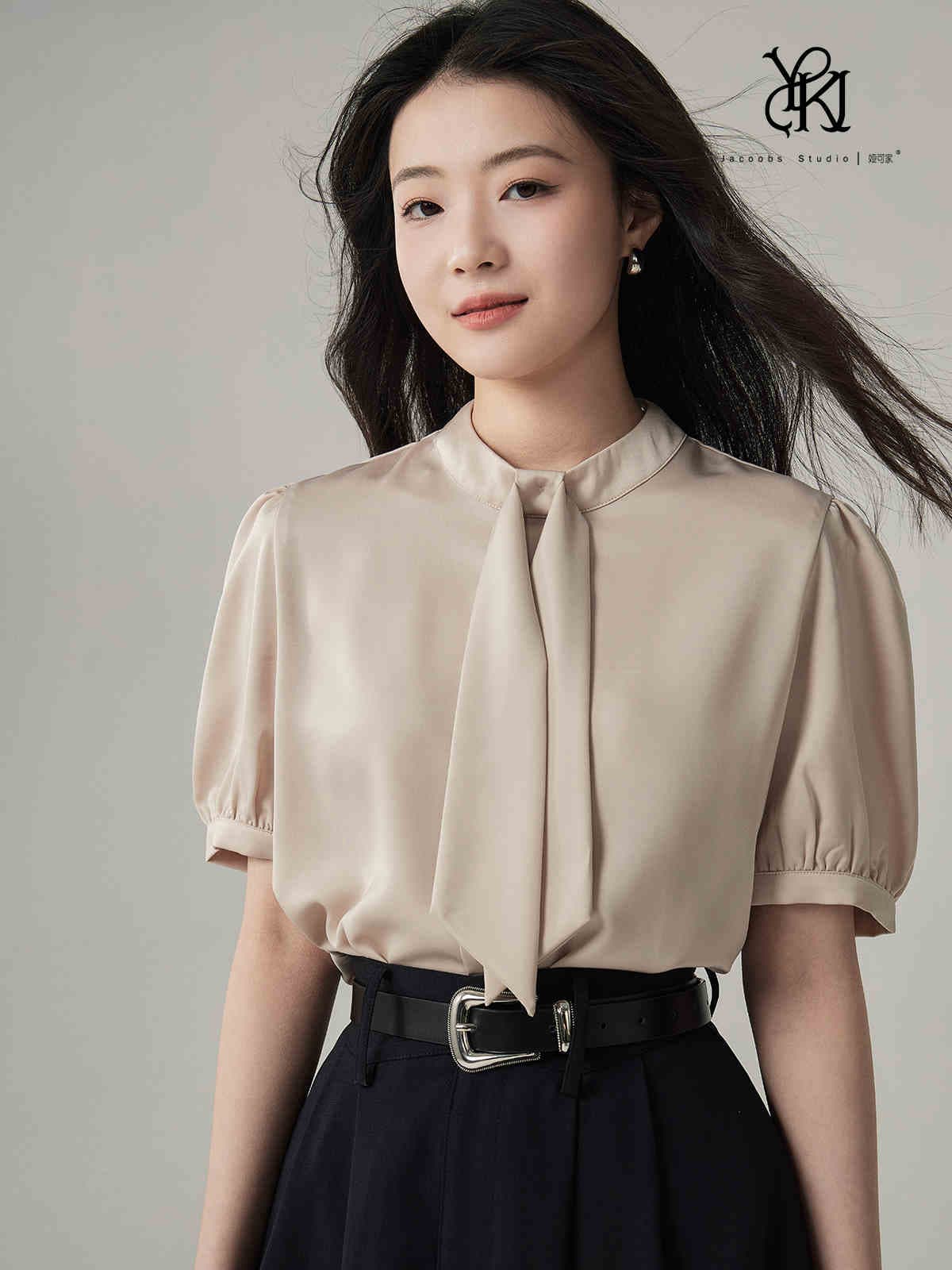 인터넷 그림 화이트 새틴 반팔 여성 셔츠 디자인 센스 작은 대중 빛 요리 한 항구 바람 리본 출퇴근 경력 셔츠 상세 이미지 3
