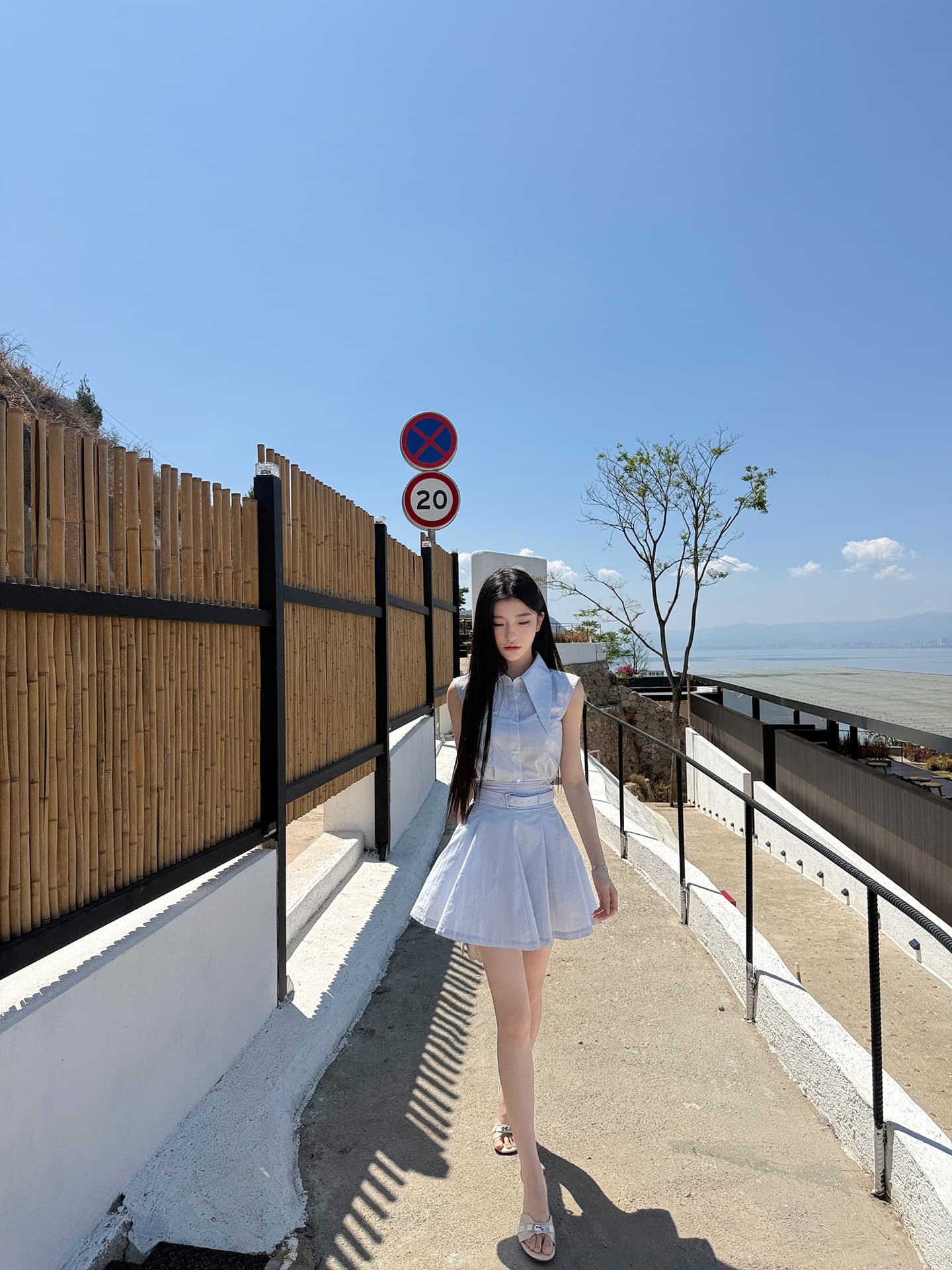 yiyiwang 워터 프론트 첫사랑 한 부서 바다 소금 블루 폴로 칼라 민소매 맨위 세트 슬림해 보이는 벨트 한 마디 반 스커트 상세 이미지 24