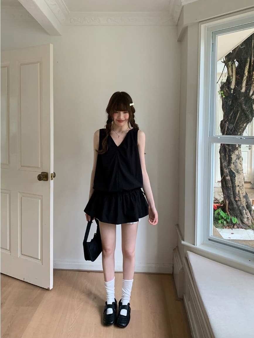 안녕하세요. 대포 미니멀리즘 디자인 센스 작은 대중 V넥 핀치 Pleat 펌프 로프 스태킹 조끼 맨위 여성 여름 단색 작은 셔츠 이미지 2