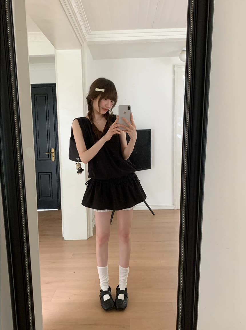 안녕하세요. 대포 미니멀리즘 디자인 센스 작은 대중 V넥 핀치 Pleat 펌프 로프 스태킹 조끼 맨위 여성 여름 단색 작은 셔츠 이미지 4