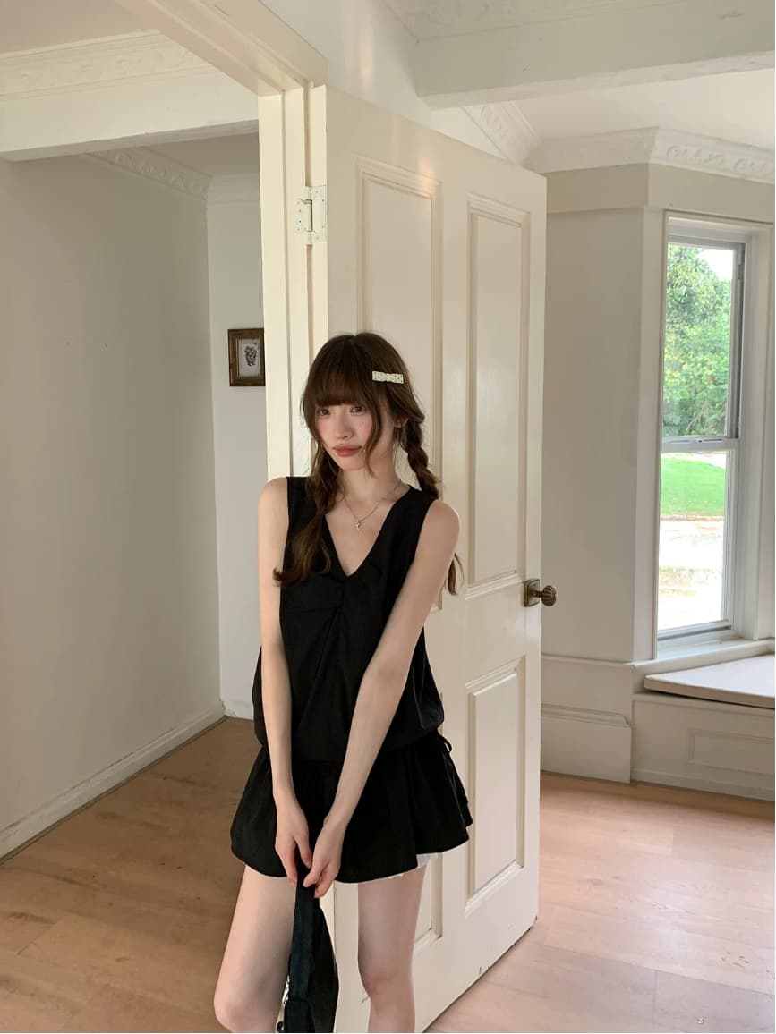 안녕하세요. 대포 미니멀리즘 디자인 센스 작은 대중 V넥 핀치 Pleat 펌프 로프 스태킹 조끼 맨위 여성 여름 단색 작은 셔츠 이미지 3
