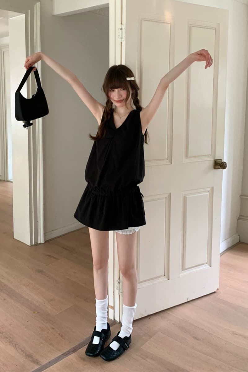 안녕하세요. 대포 미니멀리즘 디자인 센스 작은 대중 V넥 핀치 Pleat 펌프 로프 스태킹 조끼 맨위 여성 여름 단색 작은 셔츠 이미지 6