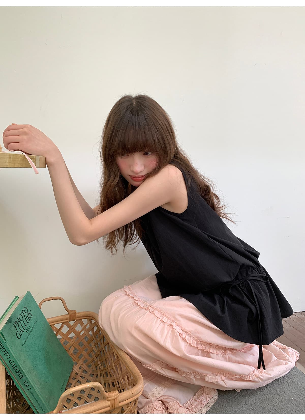 안녕하세요. 대포 미니멀리즘 디자인 센스 작은 대중 V넥 핀치 Pleat 펌프 로프 스태킹 조끼 맨위 여성 여름 단색 작은 셔츠 상세 이미지 5