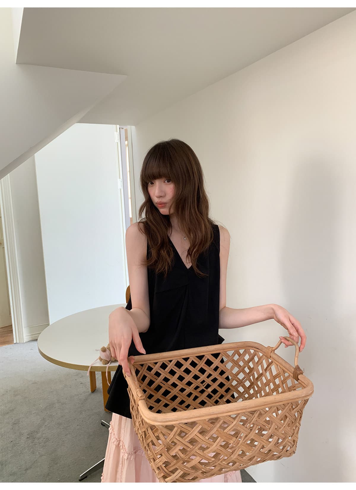 안녕하세요. 대포 미니멀리즘 디자인 센스 작은 대중 V넥 핀치 Pleat 펌프 로프 스태킹 조끼 맨위 여성 여름 단색 작은 셔츠 상세 이미지 7