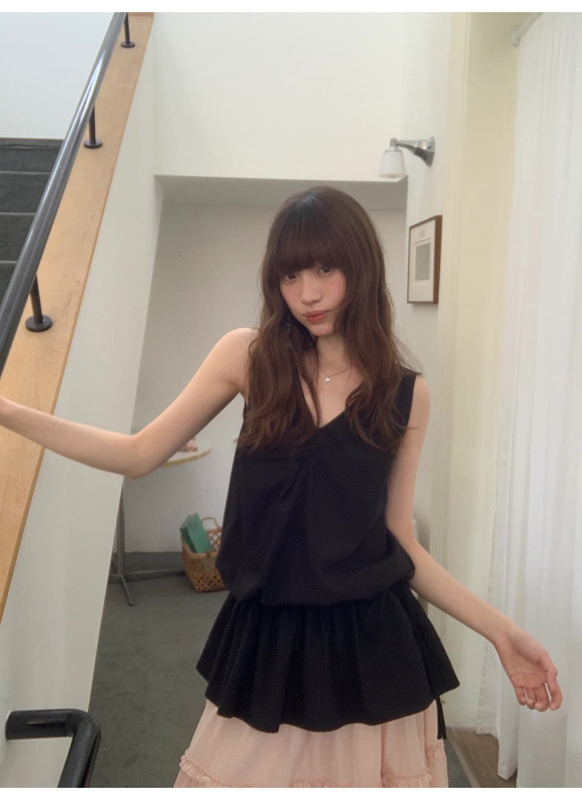 안녕하세요. 대포 미니멀리즘 디자인 센스 작은 대중 V넥 핀치 Pleat 펌프 로프 스태킹 조끼 맨위 여성 여름 단색 작은 셔츠 상세 이미지 9