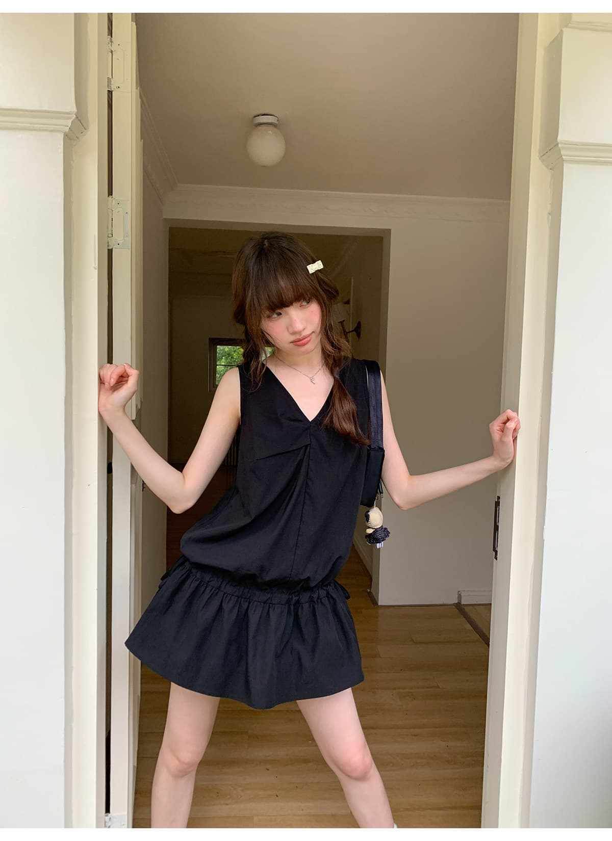 안녕하세요. 대포 미니멀리즘 디자인 센스 작은 대중 V넥 핀치 Pleat 펌프 로프 스태킹 조끼 맨위 여성 여름 단색 작은 셔츠 상세 이미지 13