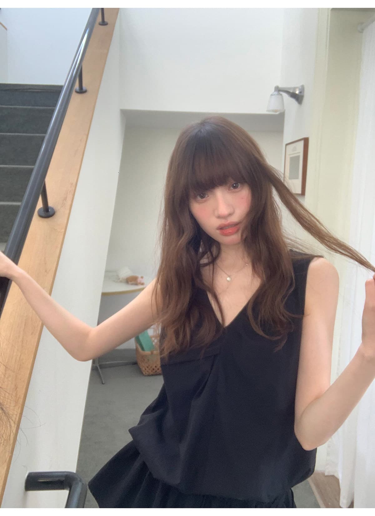 안녕하세요. 대포 미니멀리즘 디자인 센스 작은 대중 V넥 핀치 Pleat 펌프 로프 스태킹 조끼 맨위 여성 여름 단색 작은 셔츠 상세 이미지 16