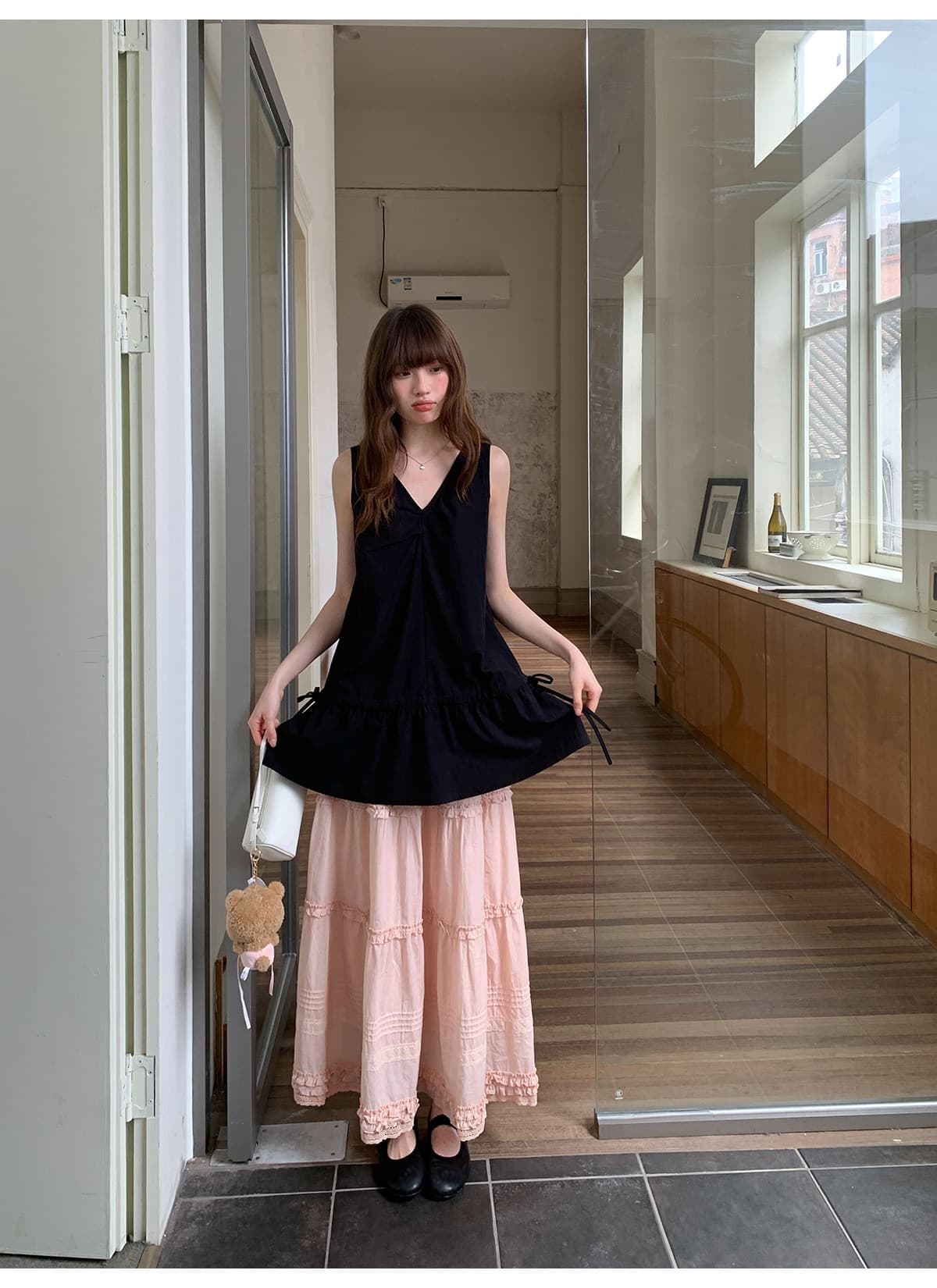 안녕하세요. 대포 미니멀리즘 디자인 센스 작은 대중 V넥 핀치 Pleat 펌프 로프 스태킹 조끼 맨위 여성 여름 단색 작은 셔츠 상세 이미지 17