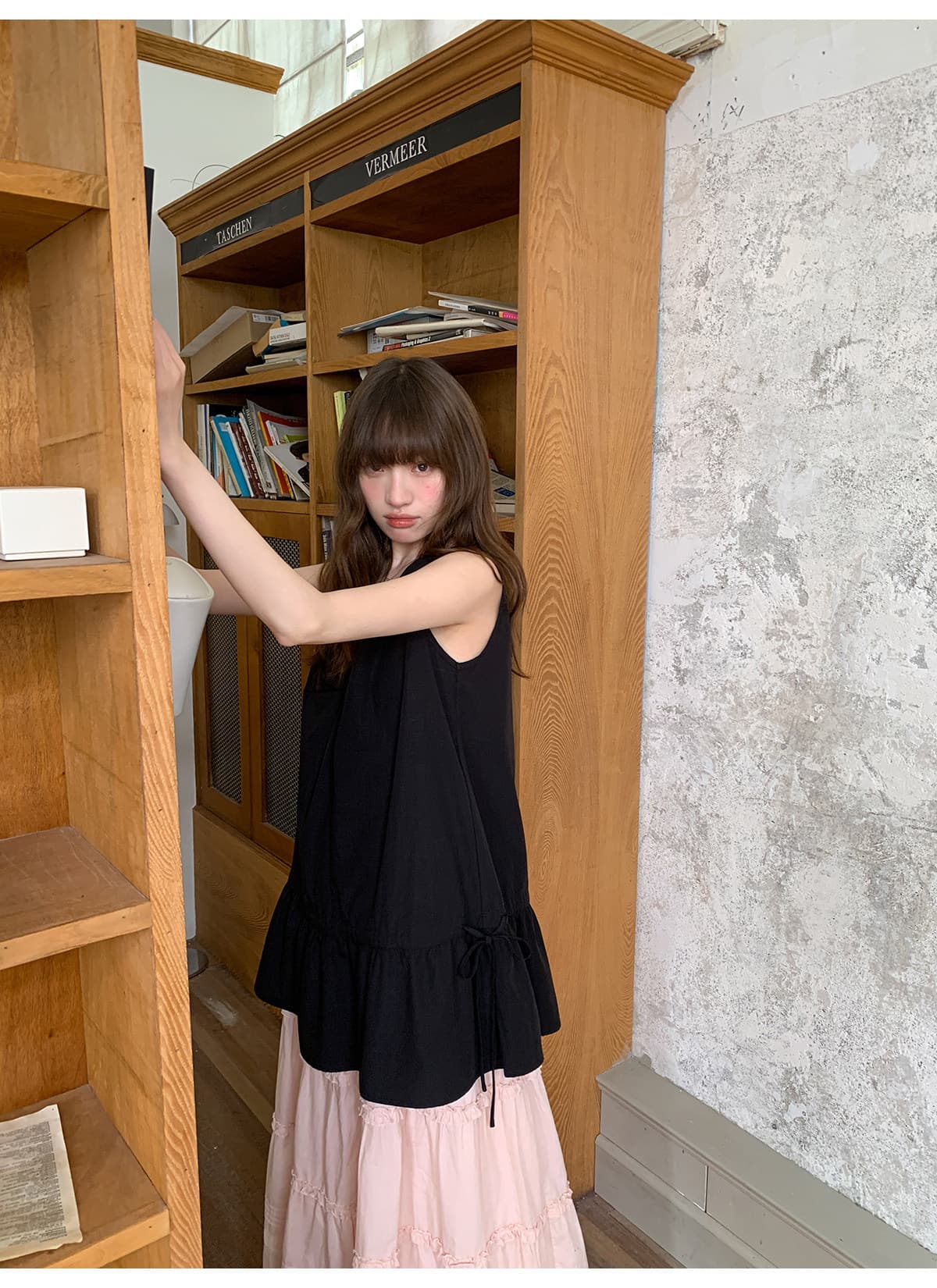 안녕하세요. 대포 미니멀리즘 디자인 센스 작은 대중 V넥 핀치 Pleat 펌프 로프 스태킹 조끼 맨위 여성 여름 단색 작은 셔츠 상세 이미지 20