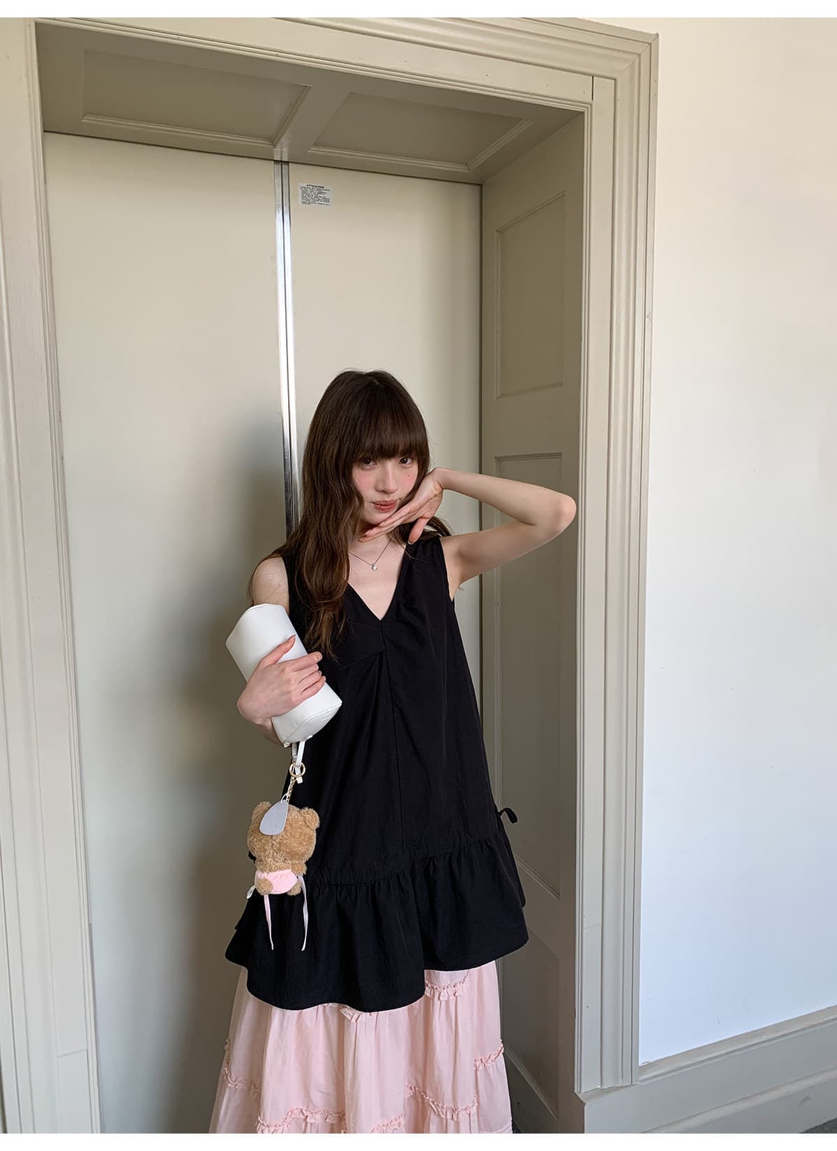 안녕하세요. 대포 미니멀리즘 디자인 센스 작은 대중 V넥 핀치 Pleat 펌프 로프 스태킹 조끼 맨위 여성 여름 단색 작은 셔츠 상세 이미지 28