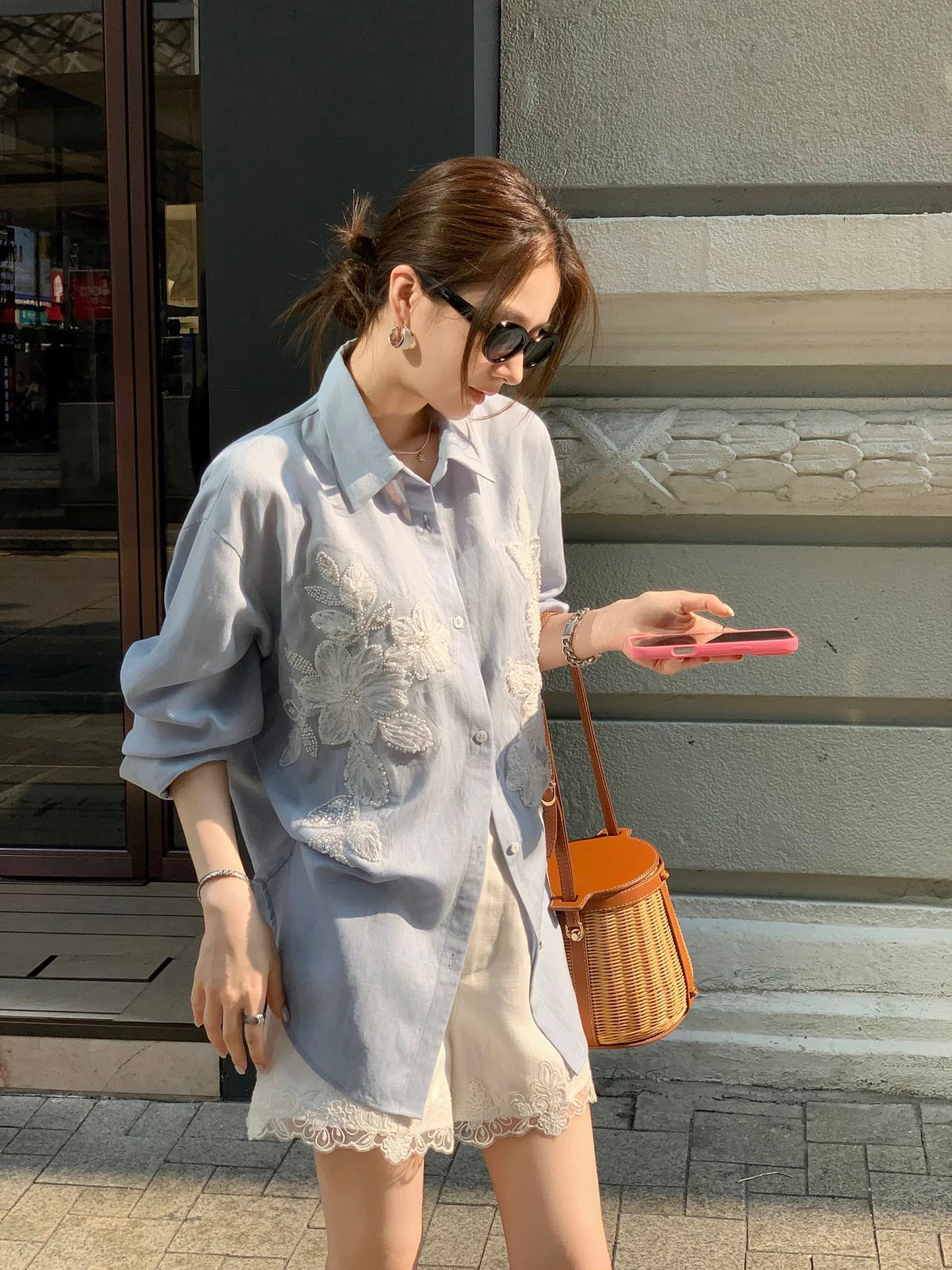 라이 경기 서울 느긋한 느슨함 센스 무거운 작업 배색 레이스 주문 구슬 자수 조각 셔츠 루즈핏 가을 어깨 의류 이미지 2
