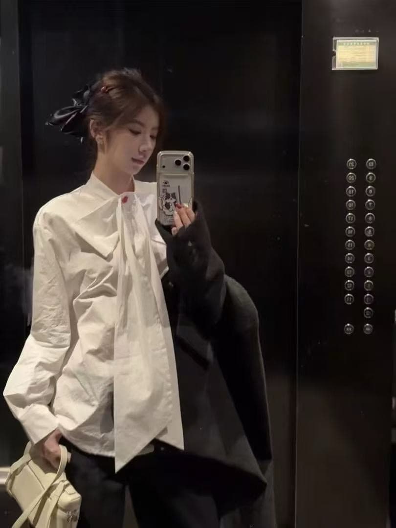 이른 봄 루즈핏 슬림해 보이는 나비 매듭 스트랩 긴팔 중간 길이 셔츠 맨위