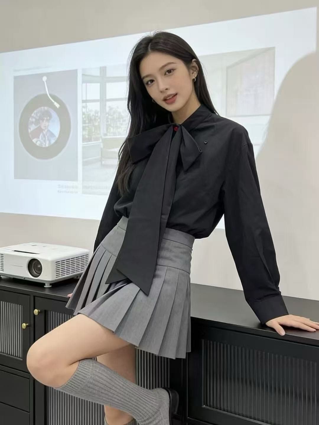 이른 봄 루즈핏 슬림해 보이는 나비 매듭 스트랩 긴팔 중간 길이 셔츠 맨위 이미지 2