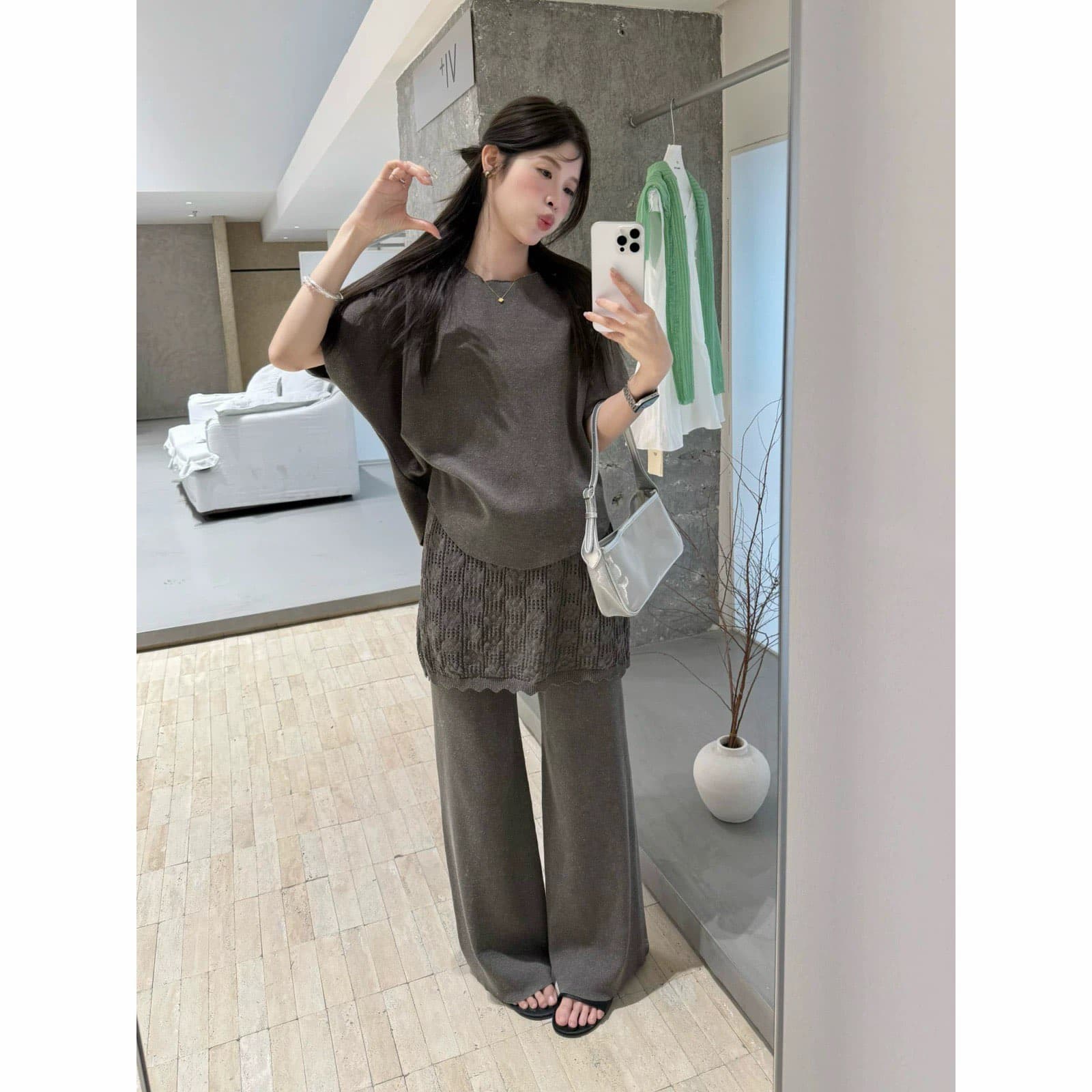 실사 빅 사이즈 여성 의류 패션 다용도 프랑스식 니트 스웨터 와이드 레그 팬츠 두 조각 여성 세트 여름 슬림해 보이는 캐주얼 세트 상세 이미지 4