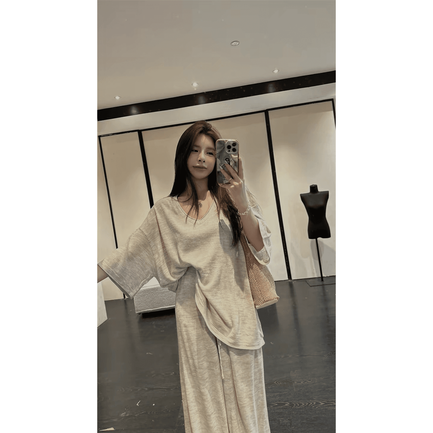 실사 빅 사이즈 여성 의류 한 부서 느긋한 바람 V넥 루즈핏 반소매 맨위 와이드 레그 팬츠 캐주얼 세트 이미지 5