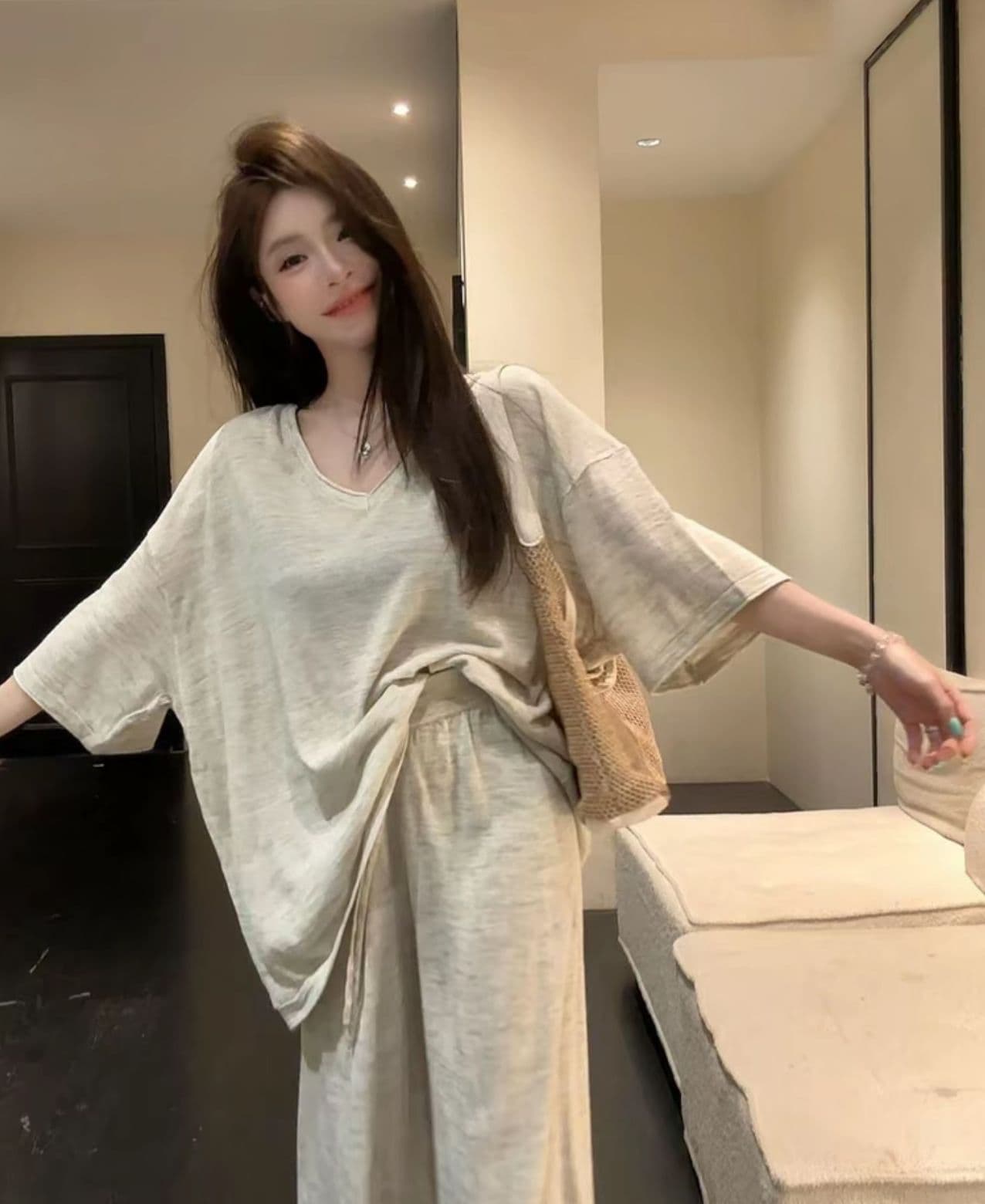 실사 빅 사이즈 여성 의류 한 부서 느긋한 바람 V넥 루즈핏 반소매 맨위 와이드 레그 팬츠 캐주얼 세트 상세 이미지 2
