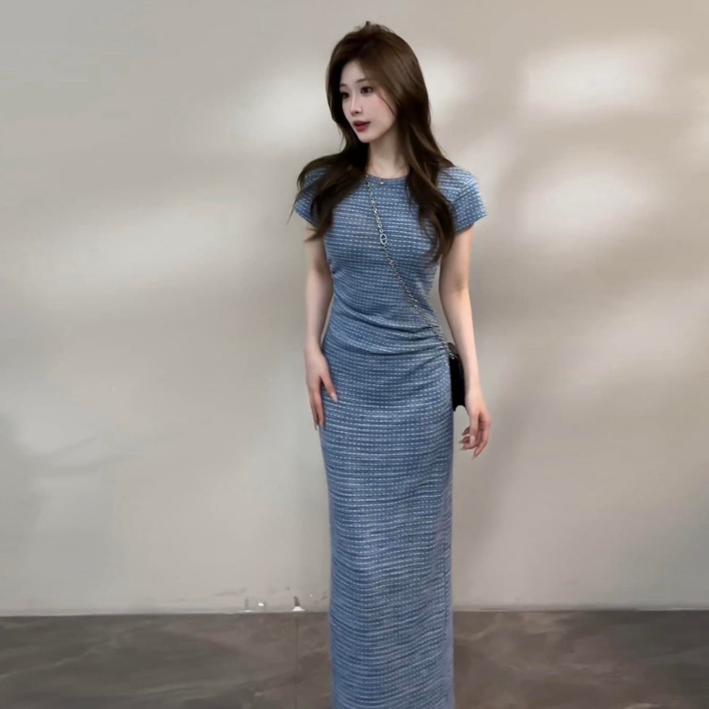 지금 지금 빅 사이즈 여성 의류 여름 새로운 디자인 센스 주름 허리 수축 라운드 넥 반팔 슬림해 보이는 캐주얼 드레스 이미지 5