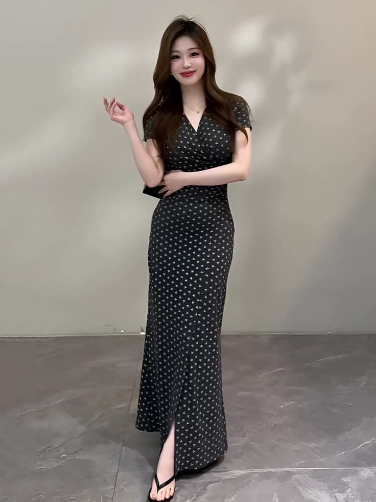 지금 빅 사이즈 여성 의류 프랑스식 레트로 꽃무늬 반팔 V넥 여성 드레스 2026 새로운 여름 주름 품격 열기 이미지 2