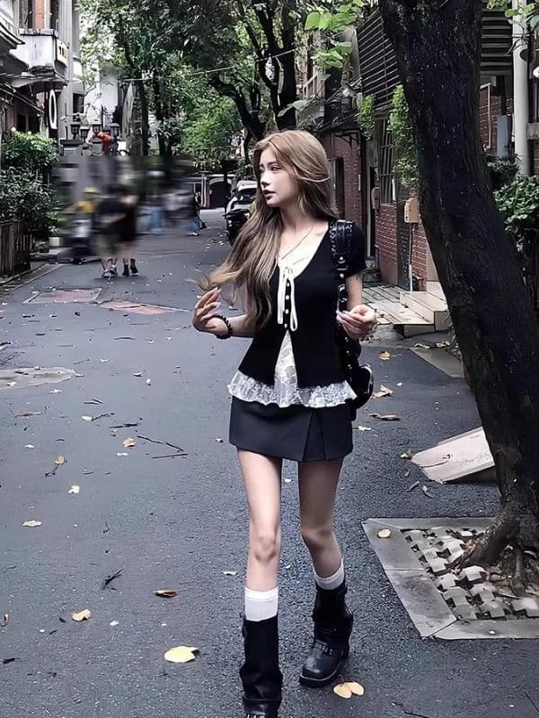 와 사고 방식 한 부서 핫걸 페이크 레이어드 V넥 레이스 반팔 티셔츠 여성 여름 몸매 가꾸기 작은 대중 허리 수축 맨위 상세 이미지 8