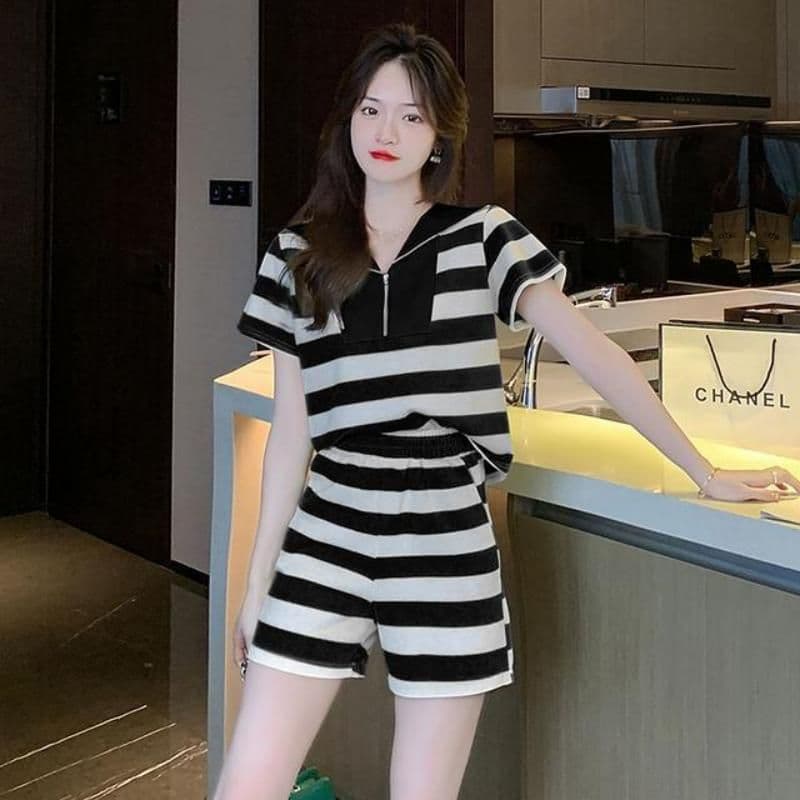 패션 세트 여성 2026 여름 새로운 외국 가스 스트라이프 해군 칼라 반팔 티셔츠 짧은 바지 투피스 세트 이미지 2