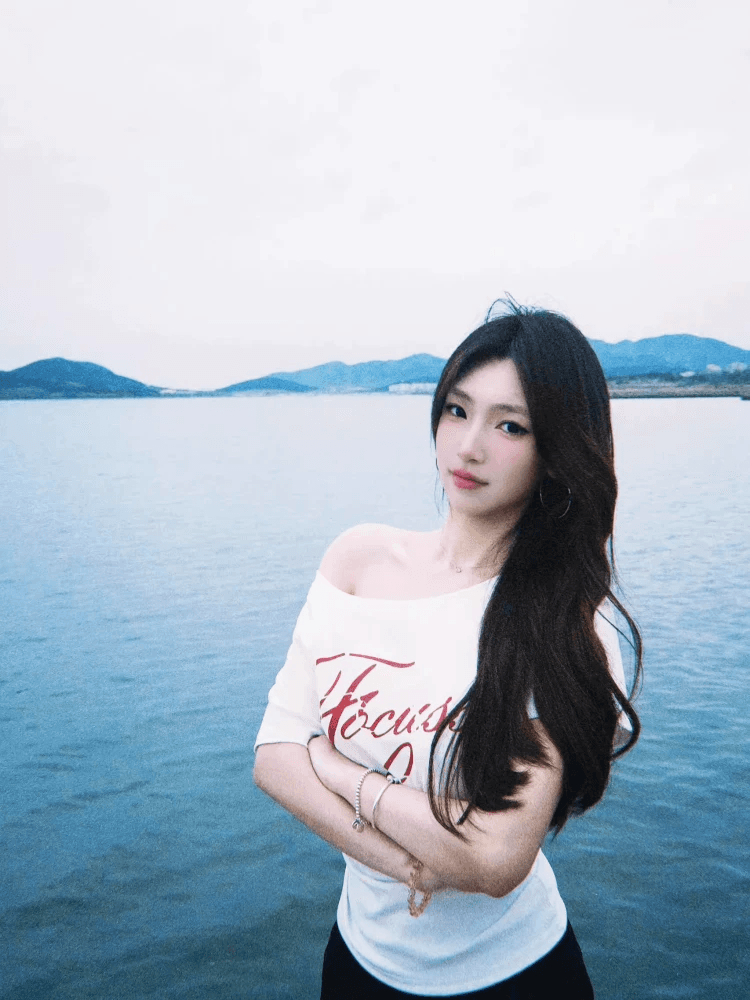 여름 프린트 몸 슬림해 보이는 반팔 맨위 티셔츠 상세 이미지 2