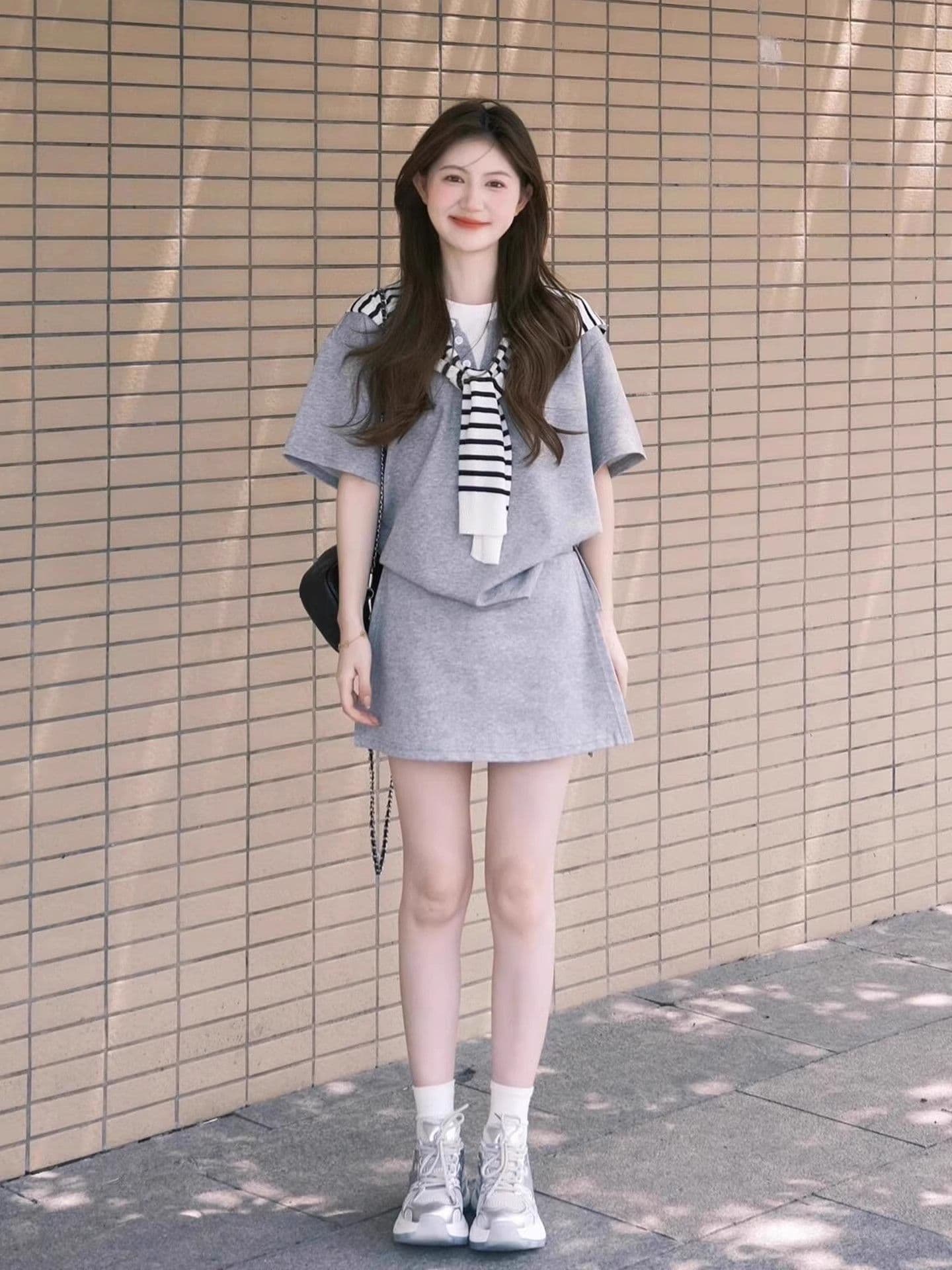 고급 센스 캐주얼 운동복 세트 여성 여름 학생 루즈핏 슬림해 보이는 한국 스타일 패션 반팔 미니 스커트 투피스 세트 상세 이미지 1